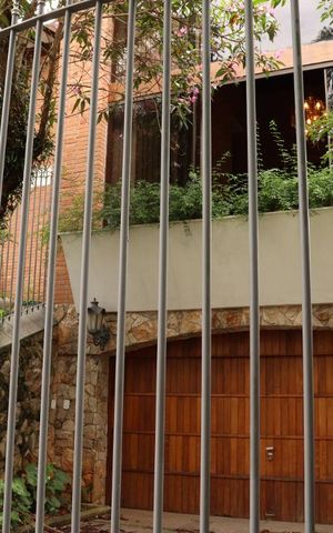 Casa à venda com 450m², 4 quartos e 7 vagasFachada