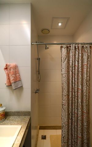 Apartamento para alugar com 206m², 4 quartos e 3 vagas Apartamento para alugar com 206m², 4 quartos e 3 vagasBanheiro da Suíte 2