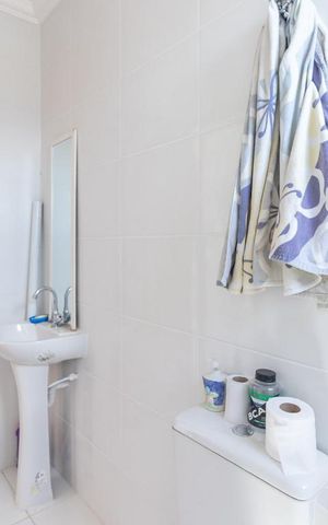Casa à venda com 68m², 2 quartos e 1 vaga Casa à venda com 68m², 2 quartos e 1 vagaBanheiro da Suíte 2
