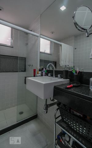 Apartamento à venda com 169m², 3 quartos e 2 vagas Apartamento à venda com 169m², 3 quartos e 2 vagasBanheiro da Suíte