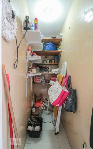 Apartamento à venda com 169m², 3 quartos e 2 vagas Apartamento à venda com 169m², 3 quartos e 2 vagasBanheiro de Serviço / Dispensa