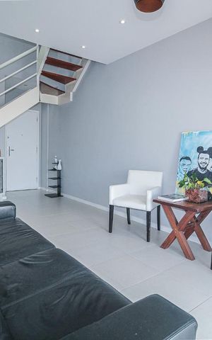 Apartamento à venda com 169m², 3 quartos e 2 vagas Apartamento à venda com 169m², 3 quartos e 2 vagasSala