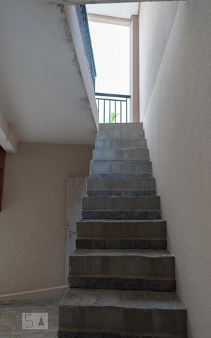 Casa à venda com 350m², 4 quartos e 8 vagasEscada garagem