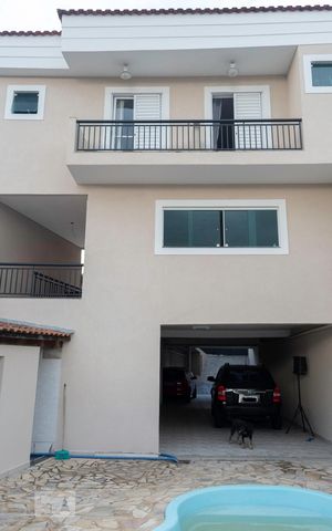 Casa à venda com 350m², 4 quartos e 8 vagasFachada
