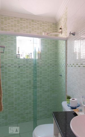 Casa à venda com 350m², 4 quartos e 8 vagasBanheiro da Suíte 1