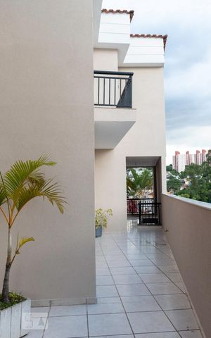 Casa à venda com 350m², 4 quartos e 8 vagasCorredor