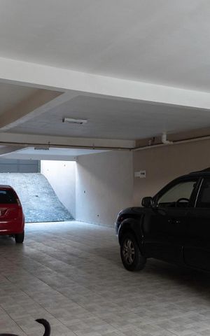Casa à venda com 350m², 4 quartos e 8 vagasGaragem