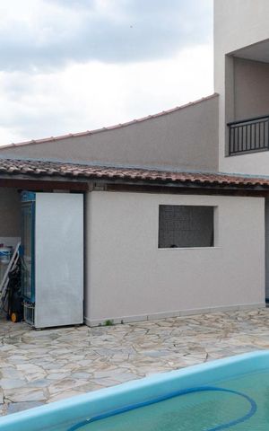 Casa à venda com 350m², 4 quartos e 8 vagasPiscina