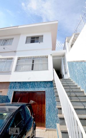 Casa à venda com 188m², 3 quartos e 3 vagas Casa à venda com 188m², 3 quartos e 3 vagasFachada