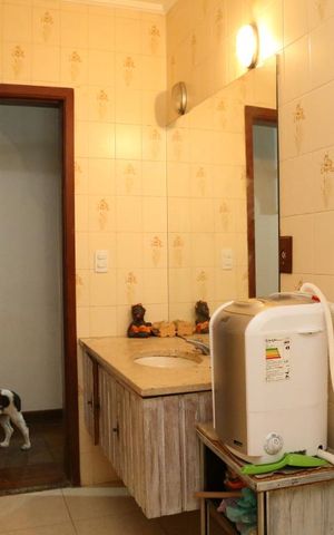 Casa para alugar com 438m², 4 quartos e 5 vagasBanheiro Social