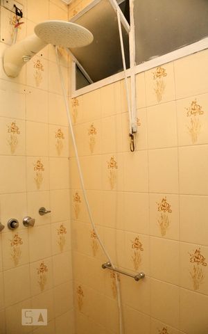Casa para alugar com 438m², 4 quartos e 5 vagasBanheiro Social