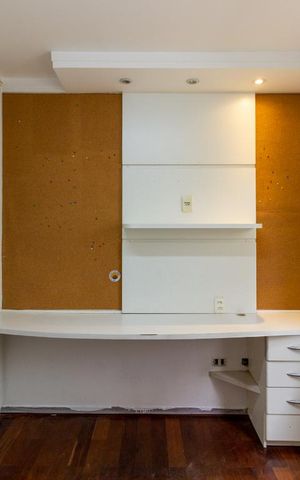 Casa de condomínio para alugar com 380m², 4 quartos e 4 vagas Casa de condomínio para alugar com 380m², 4 quartos e 4 vagasEscritório