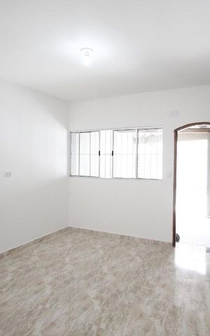 Casa à venda com 180m², 2 quartos e 1 vaga Casa à venda com 180m², 2 quartos e 1 vagaSala