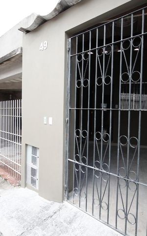 Casa à venda com 180m², 2 quartos e 1 vaga Casa à venda com 180m², 2 quartos e 1 vagaFachada