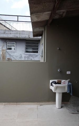 Casa à venda com 180m², 2 quartos e 1 vaga Casa à venda com 180m², 2 quartos e 1 vagaQuintal - Lavanderia