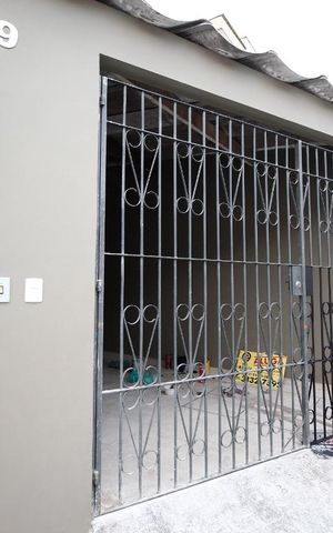 Casa à venda com 180m², 2 quartos e 1 vaga Casa à venda com 180m², 2 quartos e 1 vagaFachada