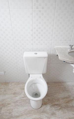 Casa à venda com 180m², 2 quartos e 1 vaga Casa à venda com 180m², 2 quartos e 1 vagaBanheiro