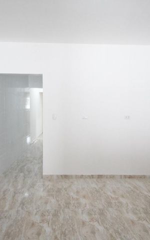 Casa à venda com 180m², 2 quartos e 1 vaga Casa à venda com 180m², 2 quartos e 1 vagaSala