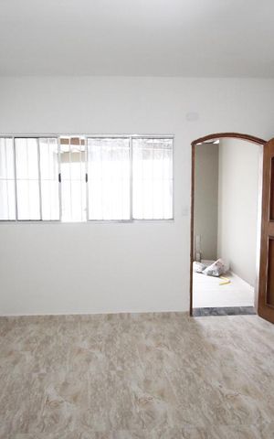 Casa à venda com 180m², 2 quartos e 1 vaga Casa à venda com 180m², 2 quartos e 1 vagaSala