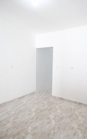 Casa à venda com 180m², 2 quartos e 1 vaga Casa à venda com 180m², 2 quartos e 1 vagaSala