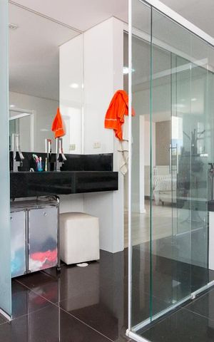 Casa à venda com 500m², 5 quartos e 8 vagasBanheiro quarto 4 suíte