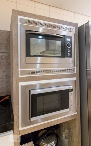 Casa à venda com 500m², 5 quartos e 8 vagasCozinha - forno e microondas