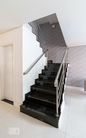 Casa à venda com 500m², 5 quartos e 8 vagasEscadas