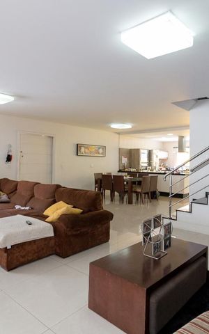 Casa à venda com 500m², 5 quartos e 8 vagasSala 1