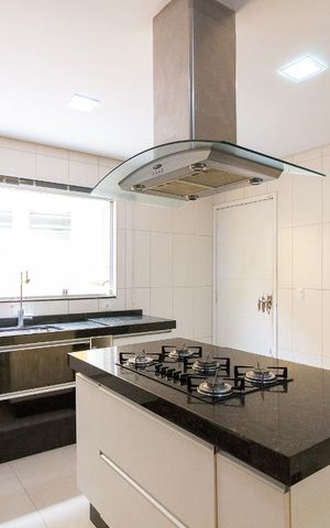 Casa à venda com 500m², 5 quartos e 8 vagasCozinha