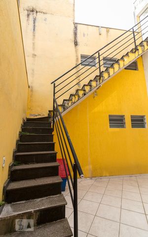 Casa à venda com 500m², 5 quartos e 8 vagasEscadas para espaço gourmet