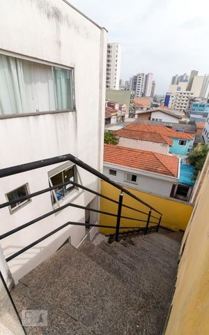 Casa à venda com 500m², 5 quartos e 8 vagasEscadas para área de serviço