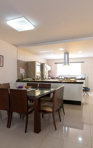Casa à venda com 500m², 5 quartos e 8 vagasSala 1
