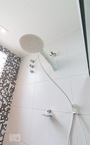 Casa à venda com 500m², 5 quartos e 8 vagasBanheiro da varanda - chuveiro