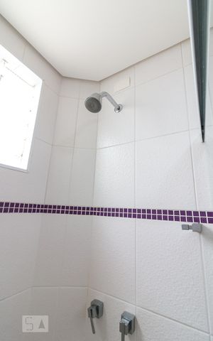 Casa à venda com 500m², 5 quartos e 8 vagasBanheiro quarto 1 suíte - chuveiro