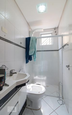 Casa à venda com 500m², 5 quartos e 8 vagasBanheiro quarto 2 suíte