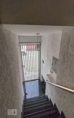 Casa à venda com 500m², 5 quartos e 8 vagasEscadas de acesso à casa