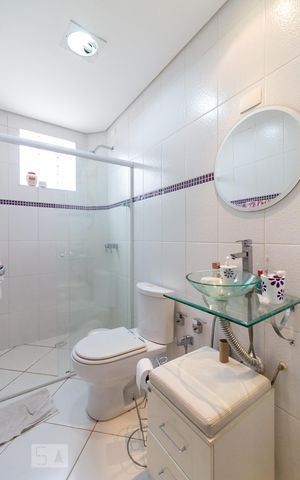 Casa à venda com 500m², 5 quartos e 8 vagasBanheiro quarto 1 suíte