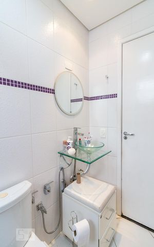 Casa à venda com 500m², 5 quartos e 8 vagasBanheiro quarto 1 suíte