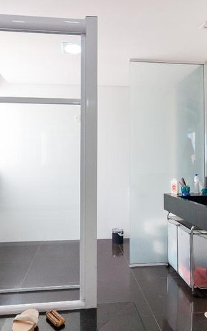 Casa à venda com 500m², 5 quartos e 8 vagasBanheiro quarto 4 suíte