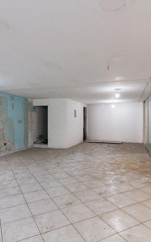 Casa à venda com 500m², 5 quartos e 8 vagasSubsolo