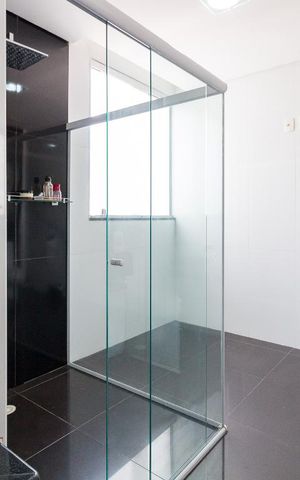 Casa à venda com 500m², 5 quartos e 8 vagasBanheiro quarto 4 suíte