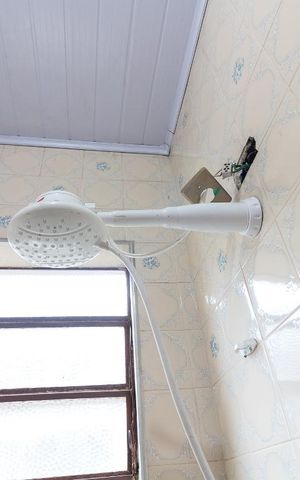 Casa à venda com 180m², 3 quartos e 1 vagaBanheiro quarto 2 suíte - chuveiro
