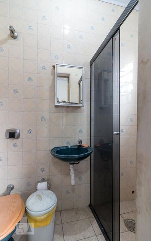 Casa à venda com 180m², 3 quartos e 1 vagaBanheiro quarto 2 suíte