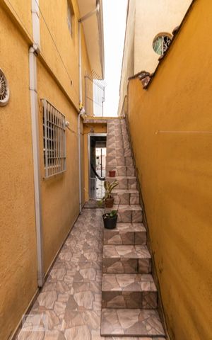 Casa à venda com 120m², 3 quartos e 2 vagas Casa à venda com 120m², 3 quartos e 2 vagasEscada de acesso terraço