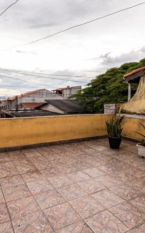 Casa à venda com 120m², 3 quartos e 2 vagas Casa à venda com 120m², 3 quartos e 2 vagasTerraço