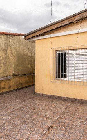 Casa à venda com 120m², 3 quartos e 2 vagas Casa à venda com 120m², 3 quartos e 2 vagasTerraço