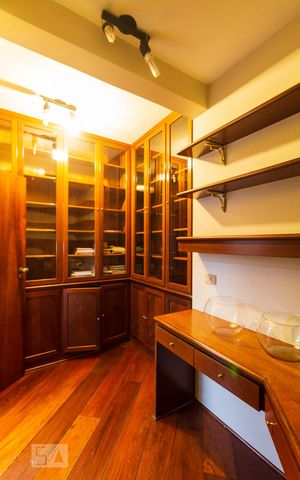 Apartamento à venda com 514m², 3 quartos e 5 vagasQuarto de Serviço - Cobertura