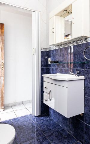 Casa à venda com 350m², 3 quartos e 2 vagas Casa à venda com 350m², 3 quartos e 2 vagasBanheiro