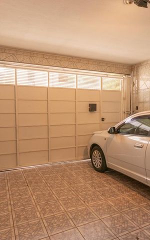 Casa à venda com 350m², 3 quartos e 2 vagas Casa à venda com 350m², 3 quartos e 2 vagasGaragem