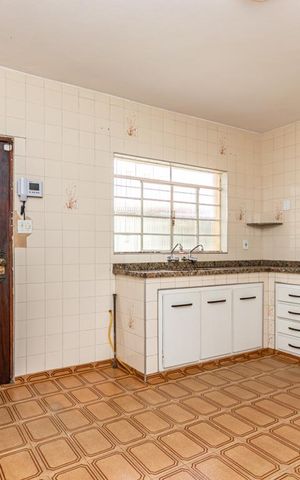 Casa à venda com 350m², 3 quartos e 2 vagas Casa à venda com 350m², 3 quartos e 2 vagasCozinha